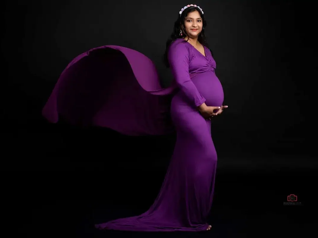 Radiant maternity moments captured by the best photographer, celebrating the beauty of motherhood