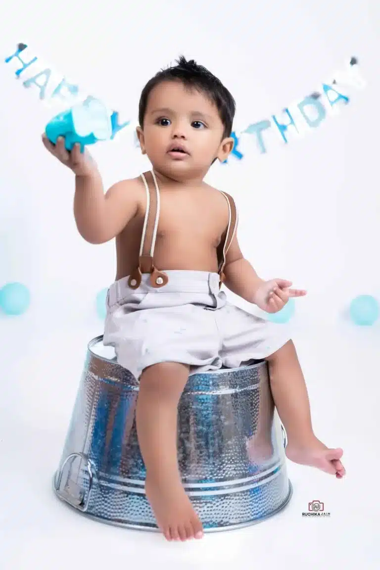 Cake smash photography: Toddler's messy delight in smashing cake
