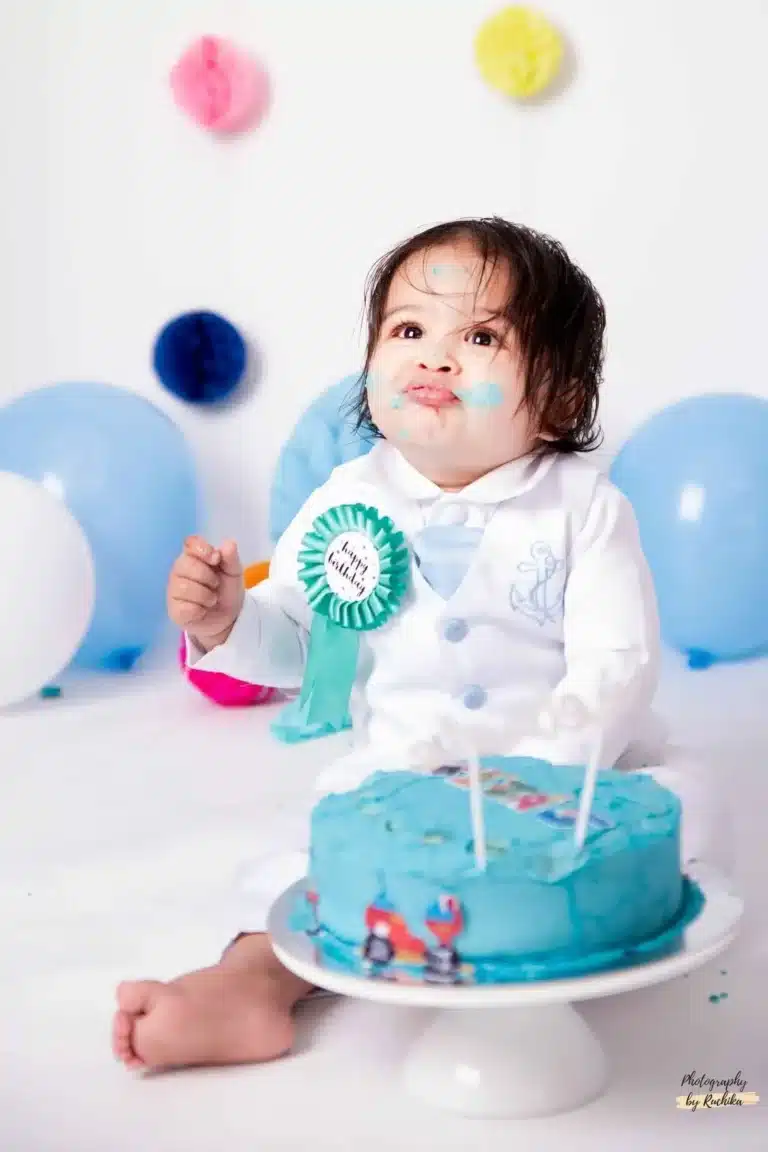 Dynamic cake smash images capturing the spontaneity and happiness of the moment