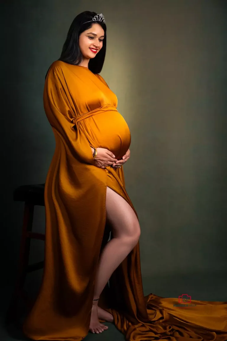 Reflecting the joy and anticipation of pregnancy through expressive maternity photography
